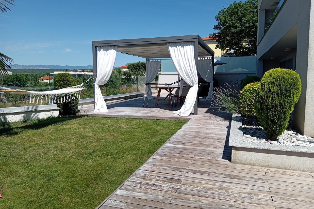 Apartment with terrace Vantačići, Kvarner