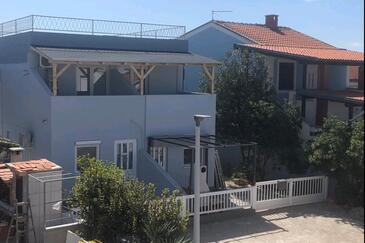 Apartment with terrace Vir, North Dalmatia