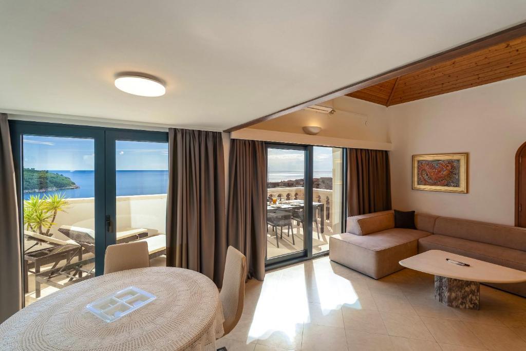 Apartment with terrace Dubrovnik, South Dalmatia