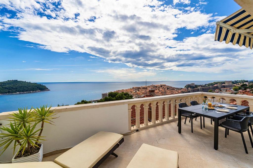 Apartment with terrace Dubrovnik, South Dalmatia