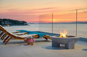 Trojizbový dom Sutivan, Brač (K-25119(