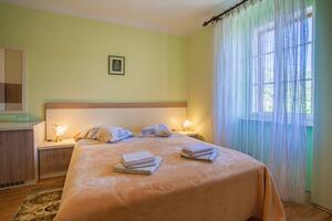 Room Cres (S-2512-b)