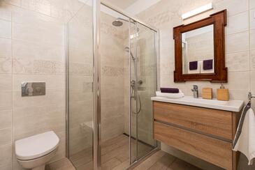 House with terrace Višnjan, Istria