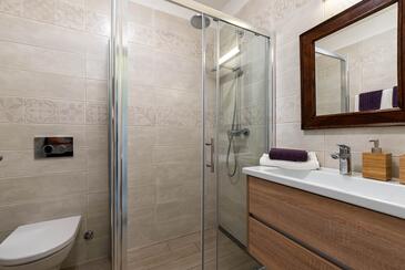 House with terrace Višnjan, Istria