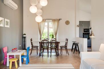 House with terrace Višnjan, Istria