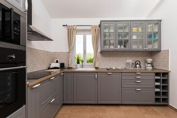 House with terrace Višnjan, Istria