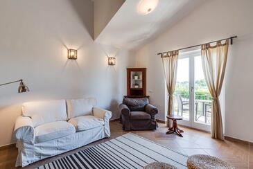 House with terrace Višnjan, Istria