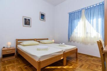 Apartmaji s parkingom Marina, Trogir - 25135