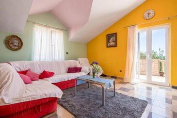 Lägenheter med parkering Kastel Stari, Kastela - 25141