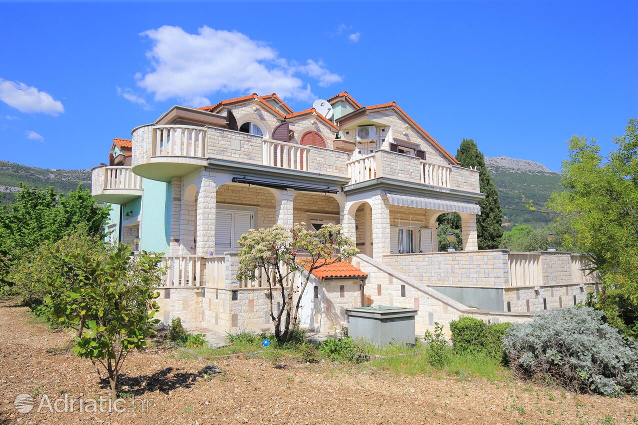Appartementen met parkeerplaats Kastel Stari, Kastela - 25141