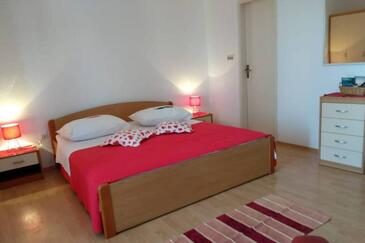 Apartmaji s parkingom Hvar - 25144