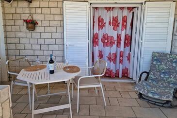 Apartmaji s parkingom Hvar - 25144