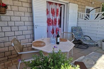 Apartmaji s parkingom Hvar - 25144