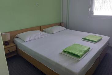 Apartments with parking space Pirovac, Šibenik - 25146