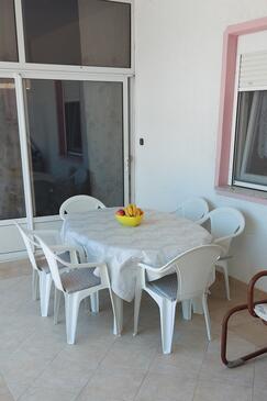 Apartments with parking space Pirovac, Šibenik - 25146