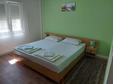 Lejlighedens parkeringsplads Pirovac (Sibenik) - 25146