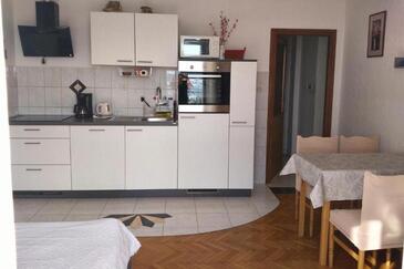 Apartmány s bazénom pre rodiny Seget Donji, Trogir - 25167