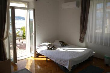 Apartamente cu piscină potrivite pentru familiile cu copii Seget Donji, Trogir - 25167