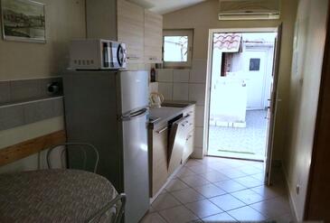 Apartmani s bazenom pogodni za obitelji s djecom Seget Donji, Trogir - 25167