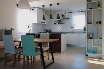 Apartmány s bazénom pre rodiny Seget Donji, Trogir - 25167