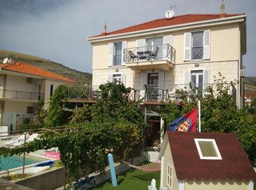 Apartamente cu piscină potrivite pentru familiile cu copii Seget Donji, Trogir - 25167 Adriatic.hr