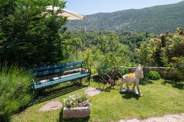 House with terrace Svinišće, Central Dalmatia