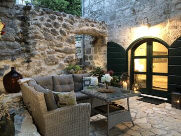 House with terrace Svinišće, Central Dalmatia