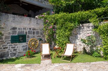 House with terrace Svinišće, Central Dalmatia