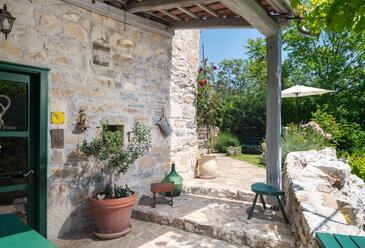 House with terrace Svinišće, Central Dalmatia