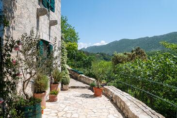 House with terrace Svinišće, Central Dalmatia