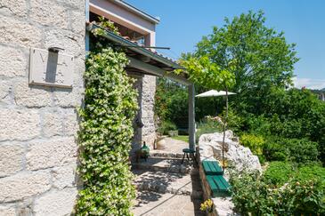 House with terrace Svinišće, Central Dalmatia
