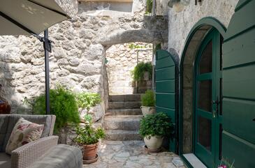 House with terrace Svinišće, Central Dalmatia