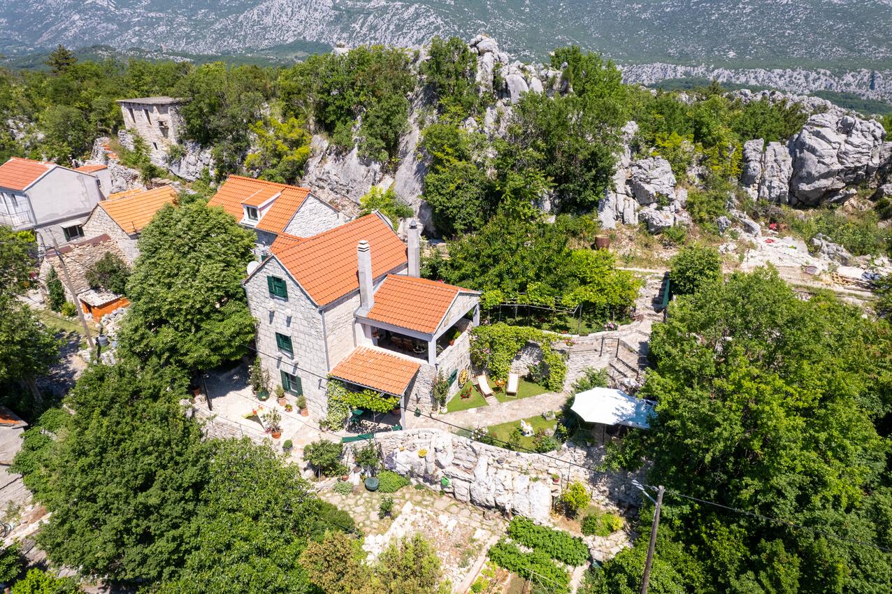House with terrace Svinišće, Central Dalmatia