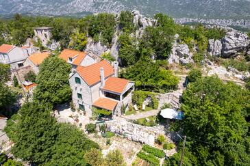 House with terrace Svinišće, Central Dalmatia