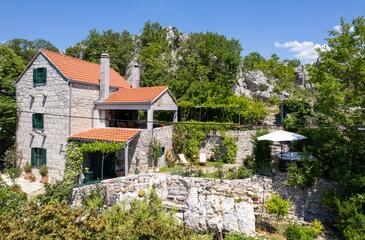House with terrace Svinišće, Central Dalmatia