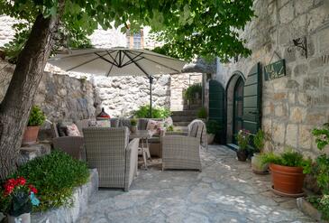 House with terrace Svinišće, Central Dalmatia