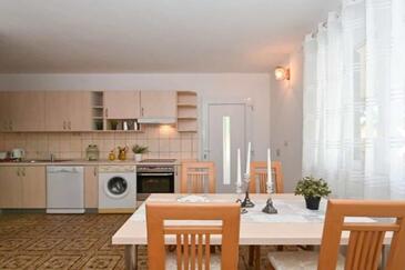 Family friendly house with a swimming pool Mavarštica, Čiovo - 25200