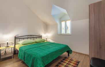 Дом для семьи с бассейном Немира - Nemira (Омиш - Omiš) - 25212