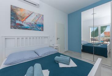 Kuća za obitelj s bazenom Makarska - 25219