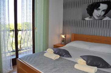 Soba Sveti Petar, Biograd (S-25221-b(