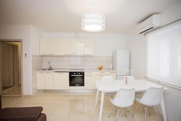 Apartamenty z parkingiem Nemira, Omis - 25239