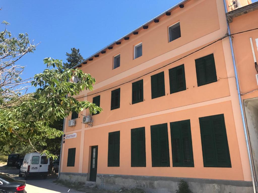 Apartamentos con parking Nemira, Omis - 25239