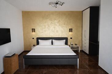 Seaside family friendly house with a swimming pool Sutivan, Brač - 25260