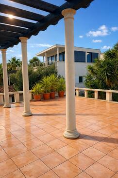 Seaside family friendly house with a swimming pool Sutivan, Brač - 25260