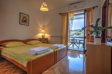 Apartments by the sea Jezera, Murter - 25262