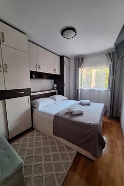 Apartments with parking space Makarska - 25264