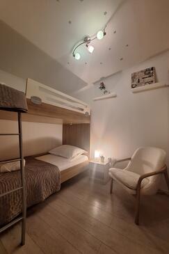 Apartments with parking space Makarska - 25264