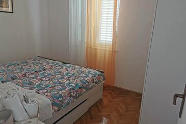 Apartments by the sea Primošten - 25265