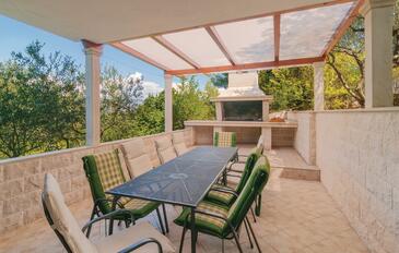 Дом для семьи с бассейном Сплитска - Splitska, Брач - Brač - 25269