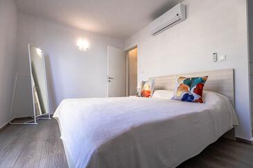 Appartementen met zwembad geschikt voor gezinnen met kinderen Povljana, Pag - 25291